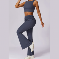 Элегантный комплект с квадратным верхом и расклешенным низом — бирюзовый синий