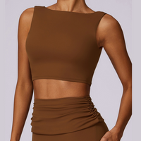 Elegante top corto con design quadrato - Caramello