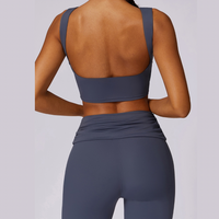 Элегантный комплект с квадратным верхом и расклешенным низом — бирюзовый синий