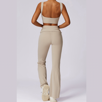 Conjunto elegante de top cuadrado y falda acampanada - Vainilla